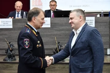Фото: Председатель Общественного совета при ГУ МВД России по Кемеровской области Дмитрий Осипов удостоен награды МВД 1