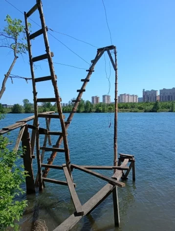 Фото: В Кемерове на Красном озере снесли вышку для прыжков в воду 1