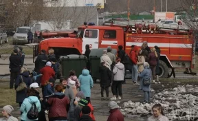 Соцсети: в Кемерове студентов колледжа эвакуировали из-за сигнала о пожаре