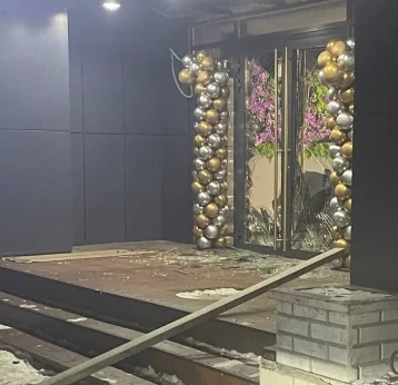 Фото: В Кузбассе посетители ночного клуба устроили дебош, заступаясь за официантку 1