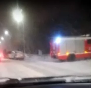 Фото: В серьёзном ДТП на Кузбасском мосту в Кемерове пострадали три человека 1