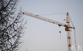 В Челябинске со строительного крана сняли тело мужчины 
