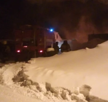 Фото: Серьёзный пожар в частном секторе в Кемерове попал на видео  3