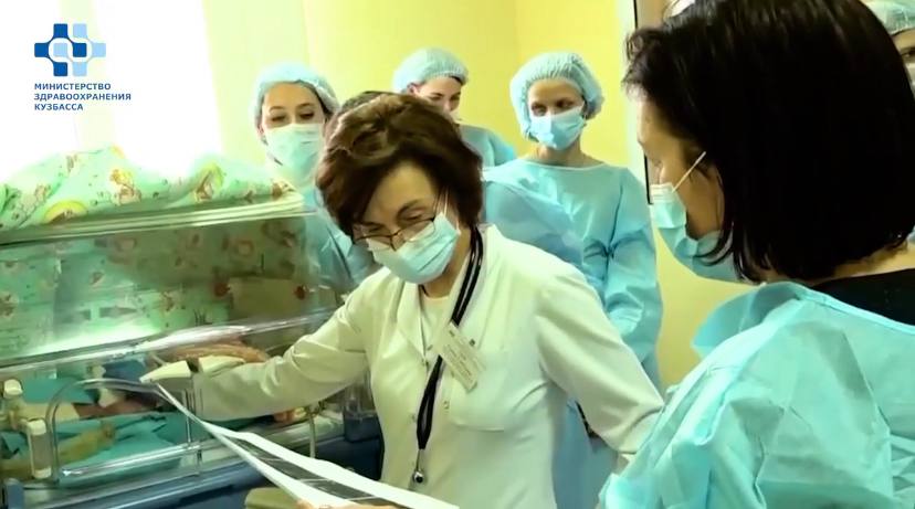 В Кемерове врачи спасли новорождённого весом 750 граммов