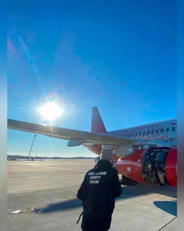 Самолёт с 90 пассажирами на борту совершил аварийную посадку в Хабаровске