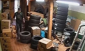 В Кузбассе кладовщик поджёг магазин, чтобы скрыть кражу шин