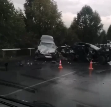 Фото: Последствия смертельного ДТП на кузбасской трассе сняли на видео в Новокузнецком районе 1