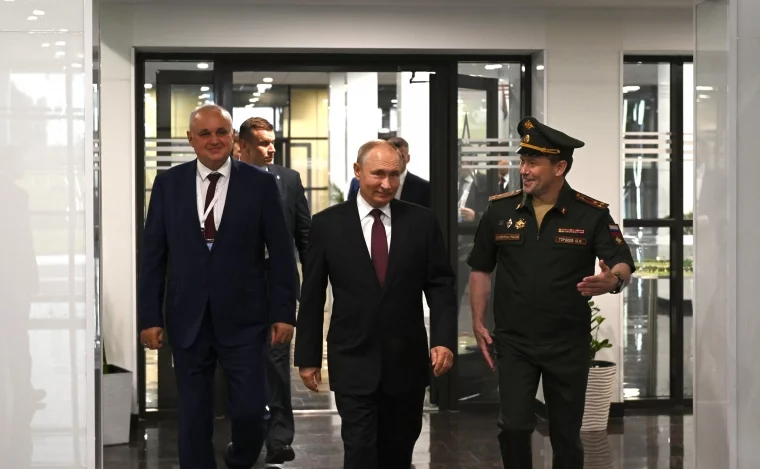 Фото: Кремль опубликовал фото поездки Владимира Путина в Кемерово 9