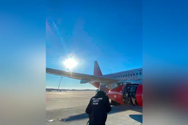 Самолёт с 90 пассажирами на борту совершил аварийную посадку в Хабаровске