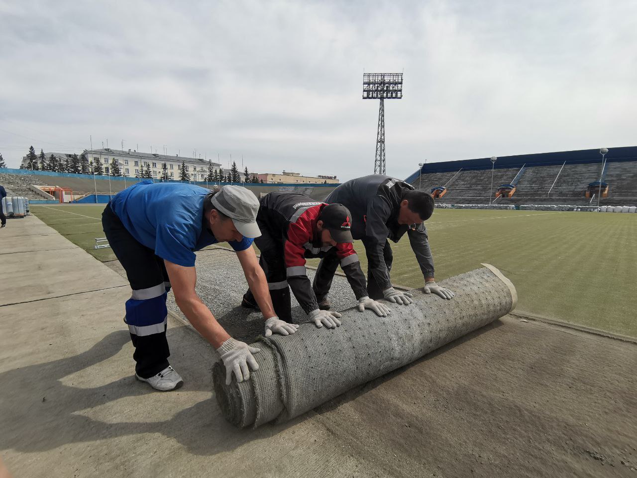 Мэр Кемерова объявил о старте работ по замене поля на стадионе «Химик»
