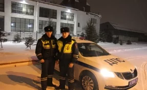В Кемерове полицейские и очевидцы спасли на пожаре семью