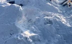 В Красноярском крае 10-летняя девочка погибла, копая тоннель в снегу