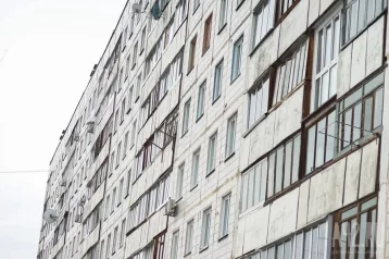 Фото: В Санкт-Петербурге пьяная шестиклассница выпала с балкона 10 этажа и выжила 1