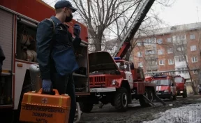 В Кемерове произошёл пожар в нежилом здании: 10 человек эвакуировались