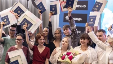 Фото: В Кузбассе вузы и ссузы выпустят более 27 тысяч молодых специалистов: началась выдача дипломов 1