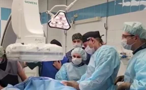 На юге Кузбасса пациенту с высоким риском остановки сердца впервые вживили подкожный дефибриллятор