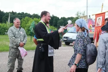 Фото: В Кузбассе паломники отправились крестным ходом до Томска: они идут по маршруту святого 1