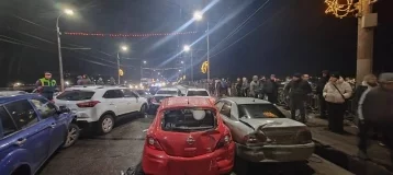 Фото: В Брянске произошло массовое ДТП с участием 15 автомобилей 1