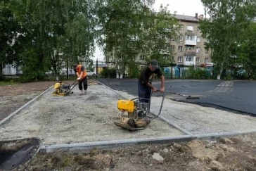 Фото: В Кемерове четыре школы получат новые спортплощадки с безопасным покрытием 2