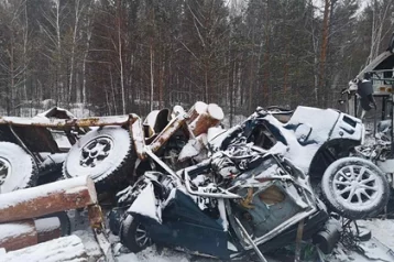 Фото: В Сибири пять человек погибли в результате тройного ДТП 1