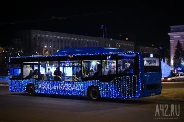 Фото: В Кемерове на линию выйдут три автобуса с праздничной иллюминацией 1