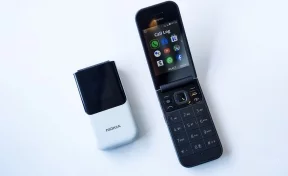 Nokia перевыпустила раскладушку и презентовала бронированный телефон