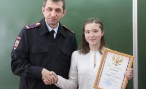 В Кузбассе школьница помогла вернуть сына его матери-инвалиду