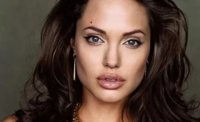 Анджелина Джоли рассказала о своих комплексах