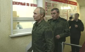 Песков ответил на вопрос, почему Путин прибыл в Курскую область в военной форме