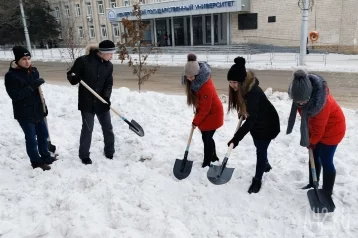Фото: Кемеровчане очистят город от снега на субботнике 1