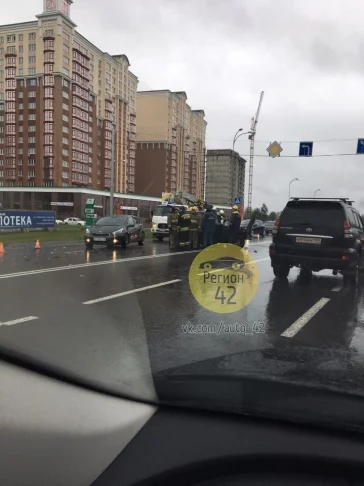 Фото: Кемеровчанку зажало в авто после ДТП на Притомском проспекте 2