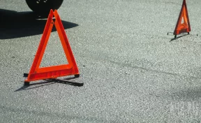 Автомобиль такси попал в жёсткую аварию в Новокузнецке