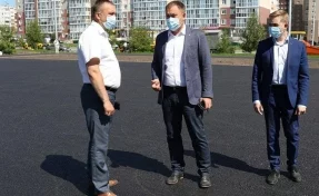 Мэр Кемерова проверил ход строительства скейт-парка в Рудничном районе