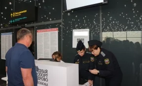 Судебные приставы массово проверяли пассажиров в аэропорту Кемерова на предмет долгов