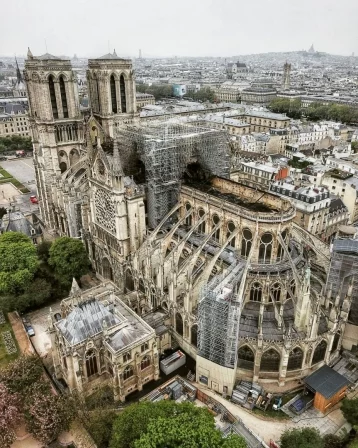 Фото: Власти Франции заявляют о риске обрушения Собора Парижской Богоматери 1