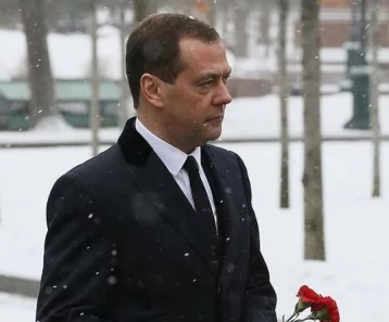 Фото: Медведев допустил введение обязательной вакцинации от коронавируса 1