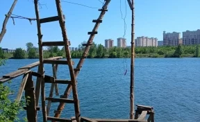 В Кемерове на Красном озере снесли вышку для прыжков в воду