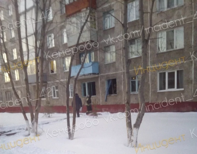 Фото: Из горящего многоквартирного дома в Кировском районе пожарные спасли мужчину 2