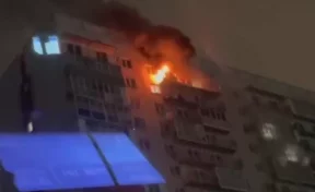 В Новокузнецке произошёл пожар в многоэтажке: полицейские эвакуировали жильцов