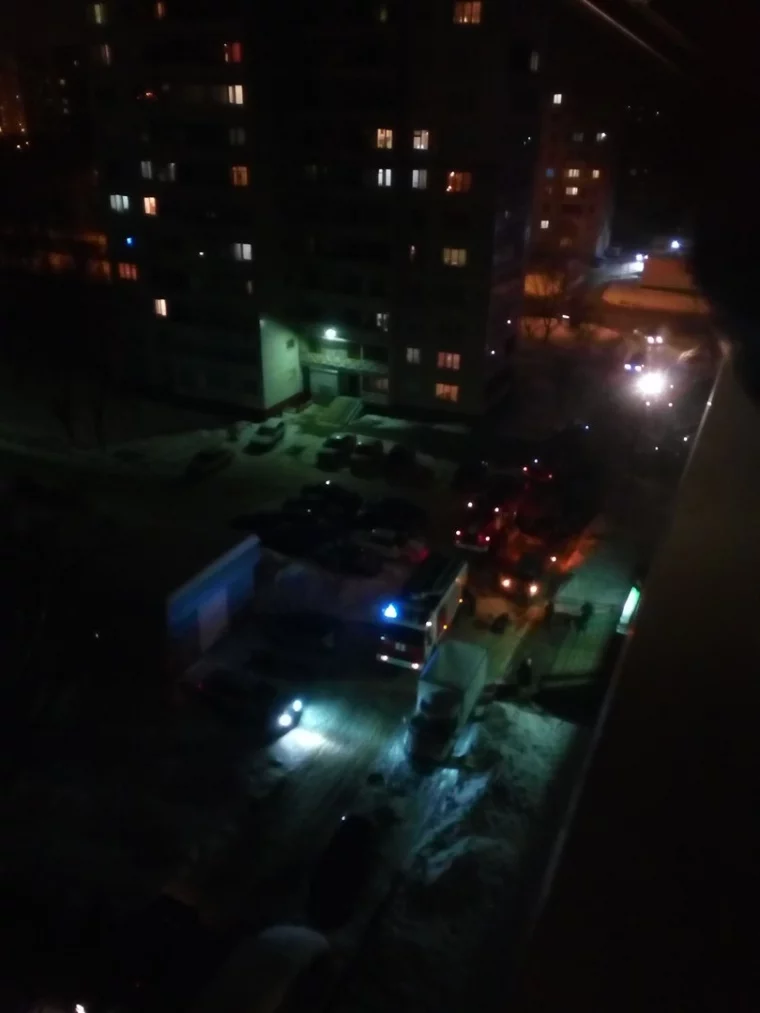 Фото: В МЧС рассказали подробности пожара в кемеровском общежитии 2
