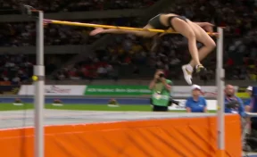 Российская спортсменка стала первой в истории трёхкратной чемпионкой мира в прыжках в высоту