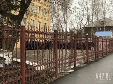 Фото: Кемеровчан взволновало большое скопление полицейских машин 2