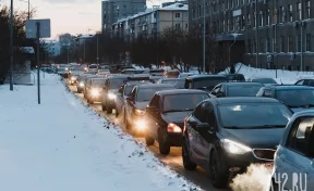 На улице Терешковой в Кемерове образовалась огромная пробка