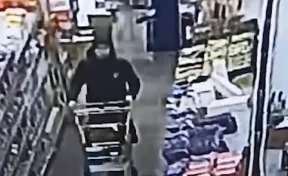 Житель Кемерова попытался вынести из супермаркета неоплаченные товары