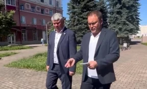 Илья Середюк отреагировал на жалобы горожан и прошёлся по центру Междуреченска