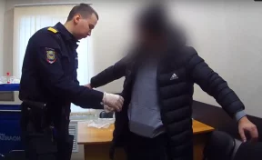 На новокузнецком вокзале задержали мужчину с 20 свёртками наркотика