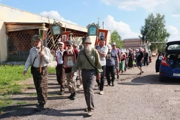 Фото: В Кузбассе паломники отправились крестным ходом до Томска: они идут по маршруту святого 2