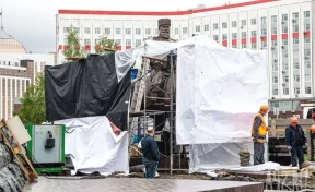 В Кемерове начали устанавливать памятник Александру Третьему