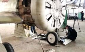 Винт из кедра и новый фюзеляж: мэр Новокузнецка показал ход ремонта модели истребителя И-16