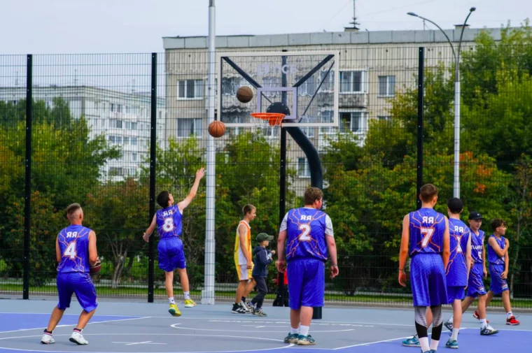 Фото: ПСБ открыл второй Центр уличного баскетбола в Кузбассе 3